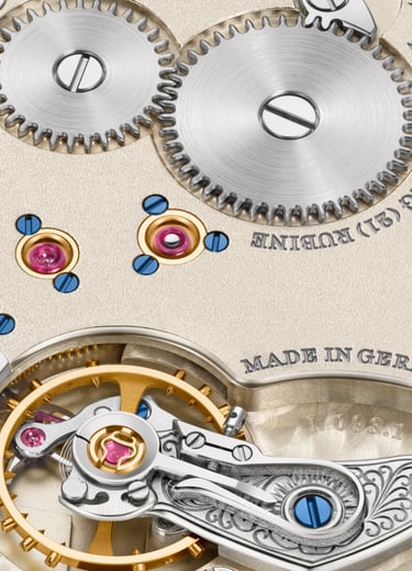 Close-up of movement L093.1 of the 1815 THIN HONEYGOLD “Homage to F. A. Lange”